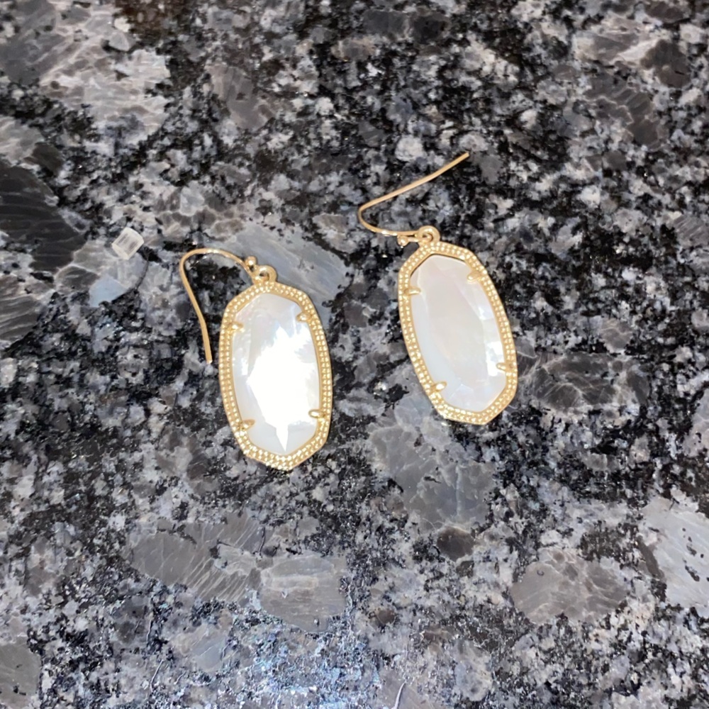 Kendra Scott Elle Drop Earrings in Gold